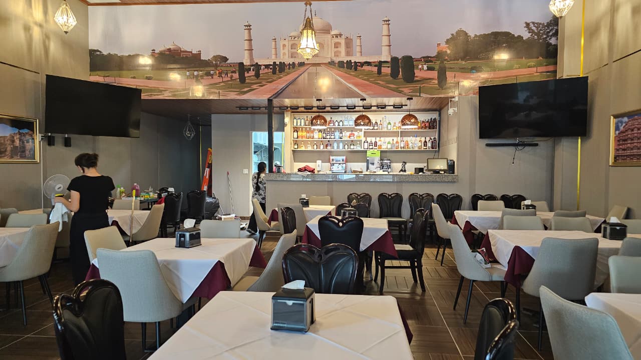 Ambiente acogedor en Restaurante Chirag